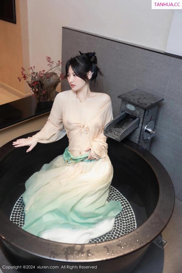陈诗诗 诗诗 [XiuRen]高清写真图 2024.02.22 No.8128 诗诗kiki 性感美臀第48张图片